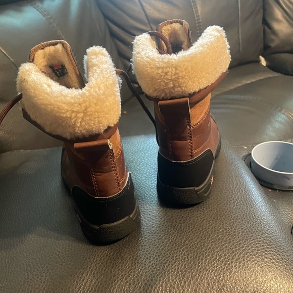 Kids Ugg boots - Picture 3 of 4